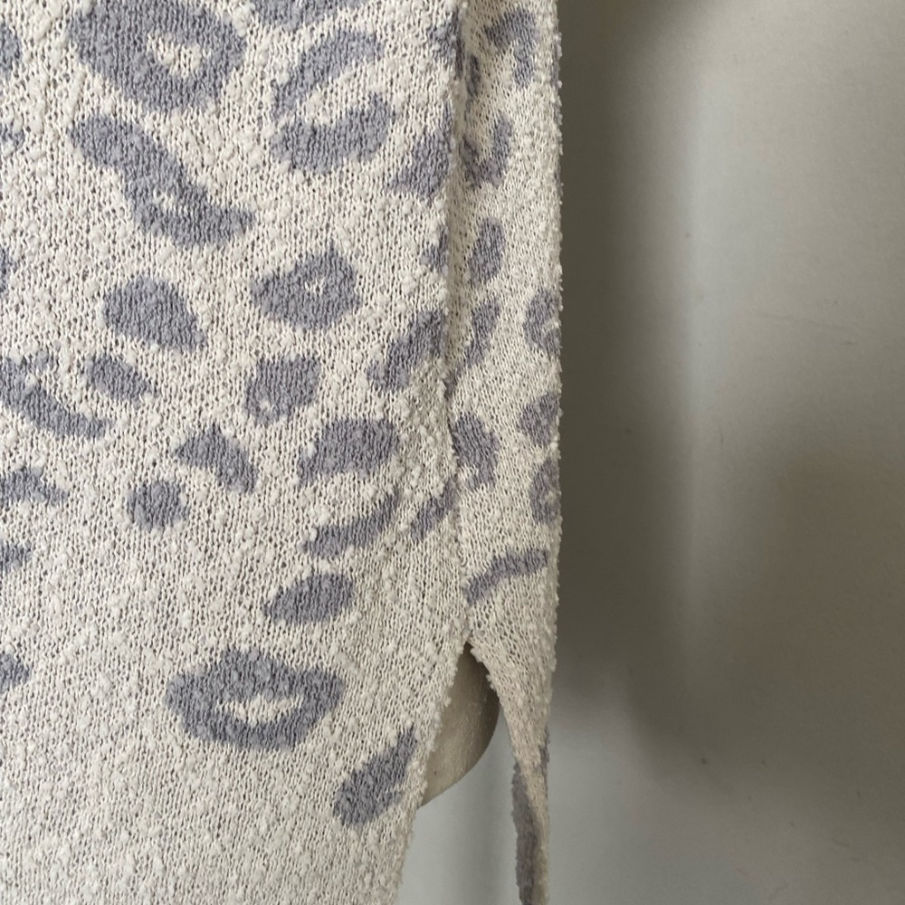Knox Rose V-Neck Gray Animal Print Sweater - Picture 3 of 6